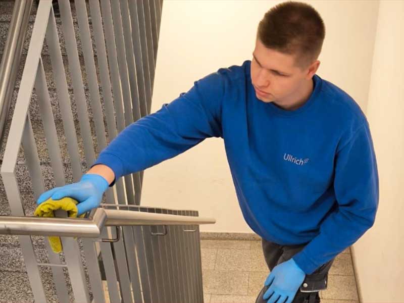 Treppenhausreinigung und Hausmeisterservice für Ihre Wohnanlage