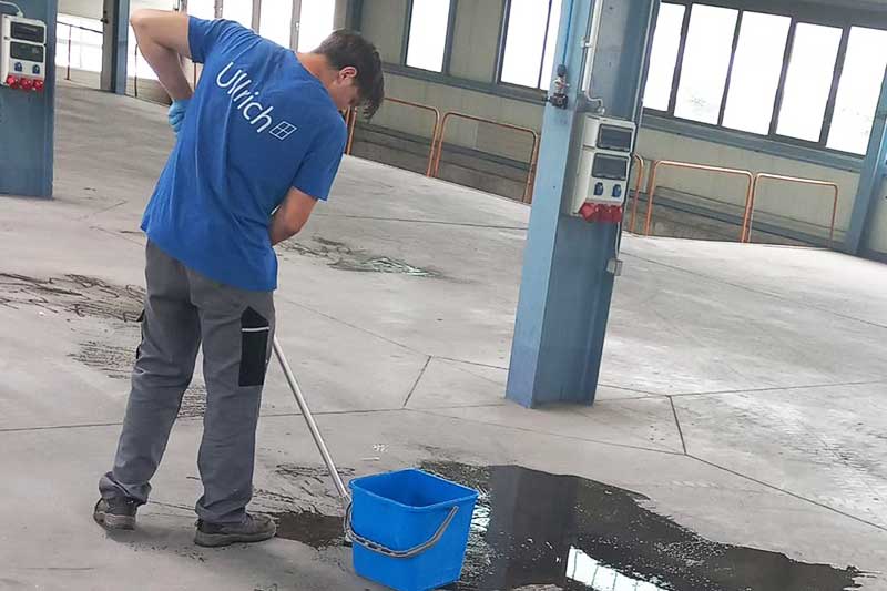Professionelle Gebäudereinigung in 71088 Holzgerlingen von Reinigungsfirma Ullrich Services