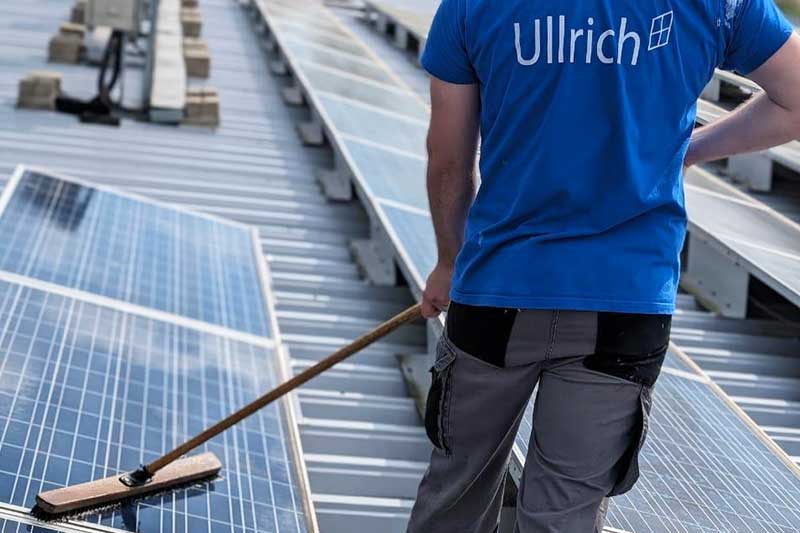 Professionelle Solarreinigung für maximalen Solarstrom aus PV-Anlagen von Reinigungsfirma Ullrich aus dem Landkreis Böblingen