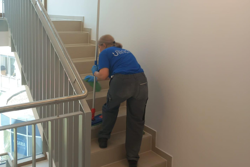 Ullrich Services – zuverlässige Unterhaltsreinigung in Böblingen für Hygiene, Werterhalt und ein gepflegtes Erscheinungsbild.
