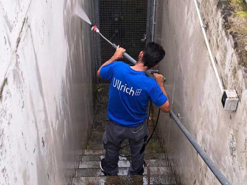 Grundreinigung und Sonderreinigung für Gebäude von Reinigungsfirma Ullrich Services Grundreinigung und Sonderreinigung für Gebäude von Reinigungsfirma Ullrich Services