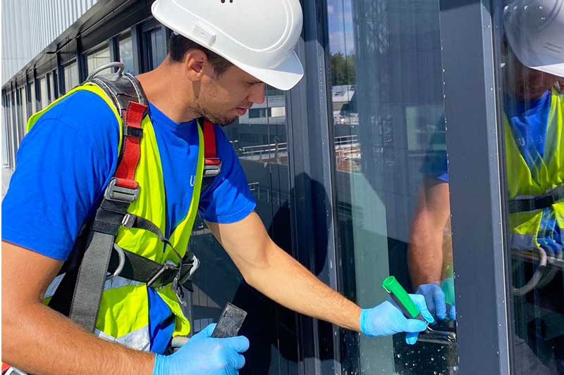 Hausmeisterservice in Karlsruhe von Gebäudereinigungsfirma Ullrich Services Hausmeisterservice in Karlsruhe von Gebäudereinigungsfirma Ullrich Services