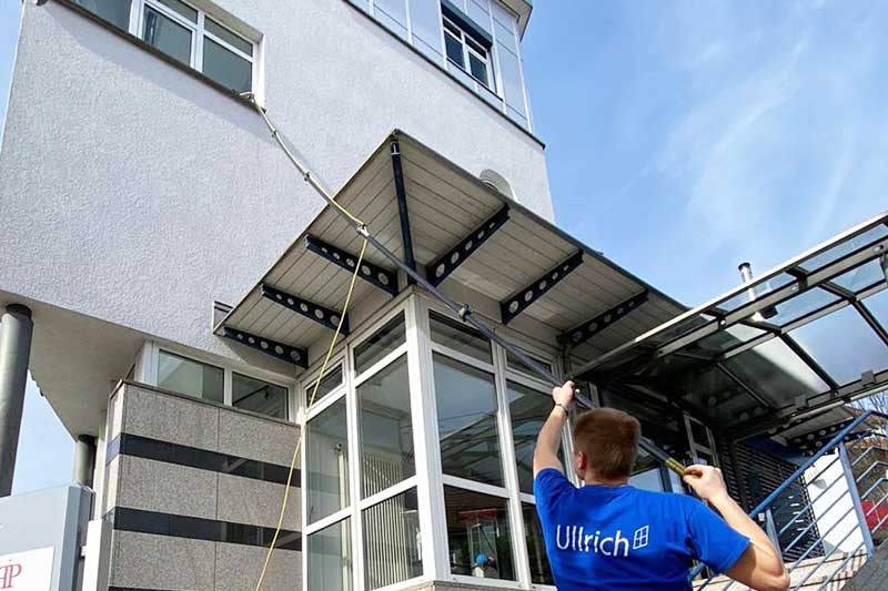 Professionelle Außenanlagenpflege von Gebäudedienstleister Ullrich Services