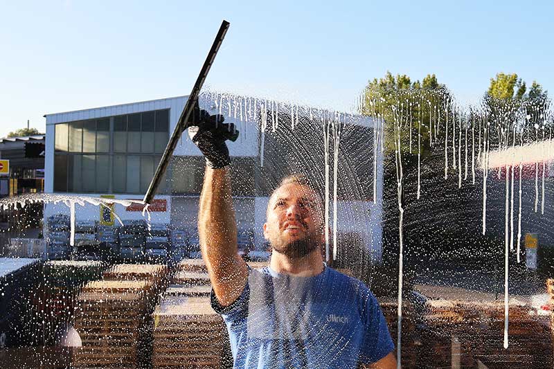 Professionelle Glasreinigung in Leinfelden-Echterdingen von Reinigungsfirma Ullrich Services