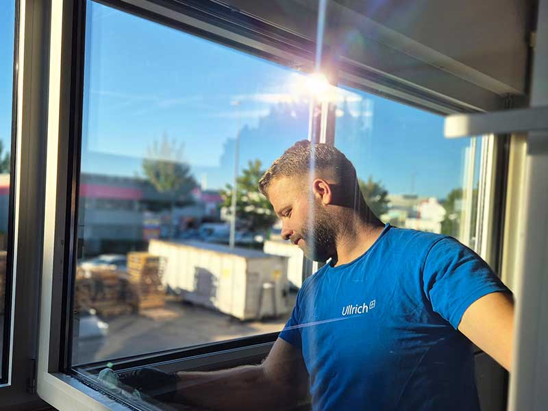 Professionelle Fensterreinigung in Böblingen von Reinigungsfirma Ullrich Services