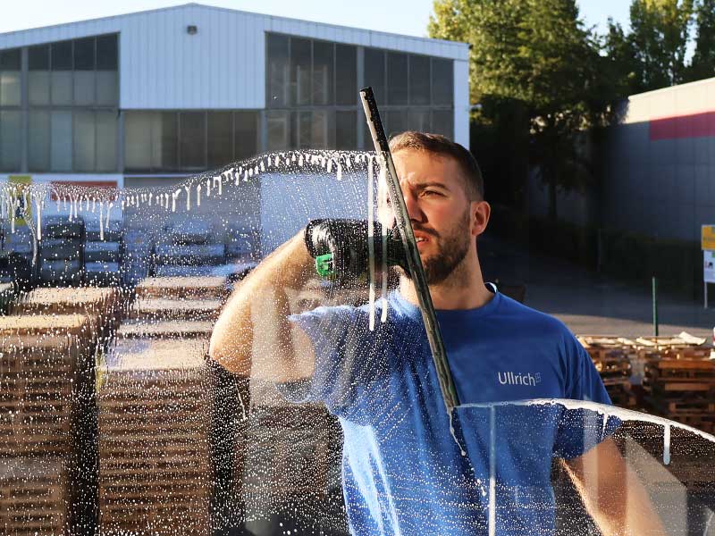 Professionelle Fensterreinigung und Glasreinigung von Firma Ullrich